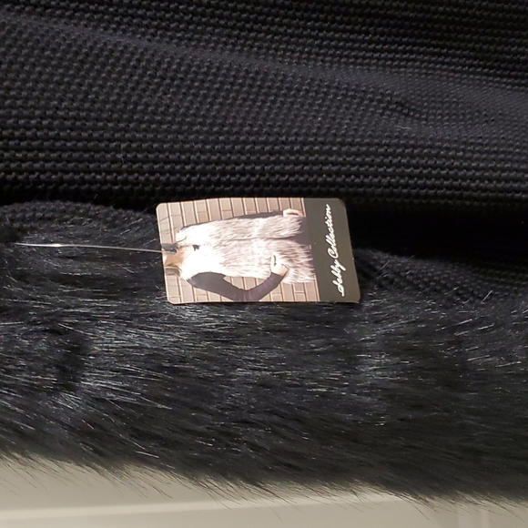 Sebby Collection Faux Fur Vest - Picture 3 of 7